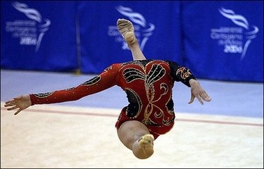 The Headless Gymnast - Optical Illusion